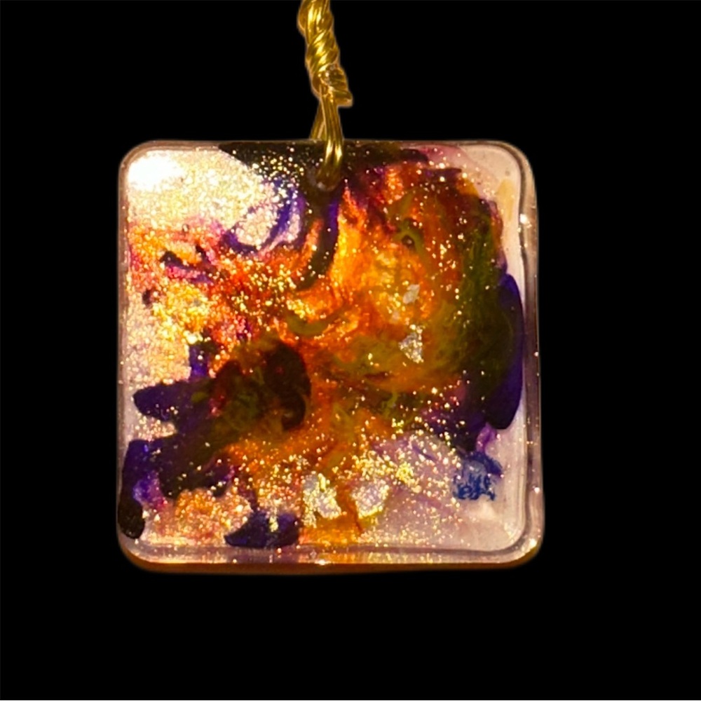 Abstract Pendant & Chain - Picture 2 of 8